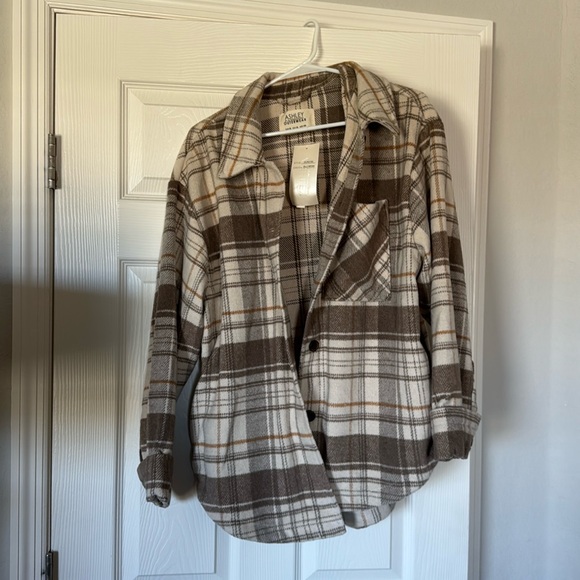 Women’s Shacket - Picture 1 of 4